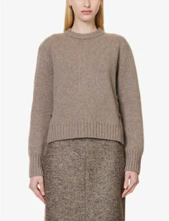 Bottega Veneta Knot-button Round-neck Wool-knitted Jumper 9 Bottega Veneta Knot-button Round-neck Wool-knitted Jumper -Sweaty Bety Clothing Shop R04159979 RIVERBED ALT02