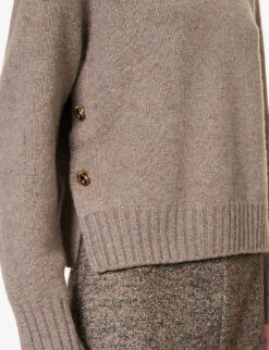 Bottega Veneta Knot-button Round-neck Wool-knitted Jumper 11 Bottega Veneta Knot-button Round-neck Wool-knitted Jumper -Sweaty Bety Clothing Shop R04159979 RIVERBED ALT04